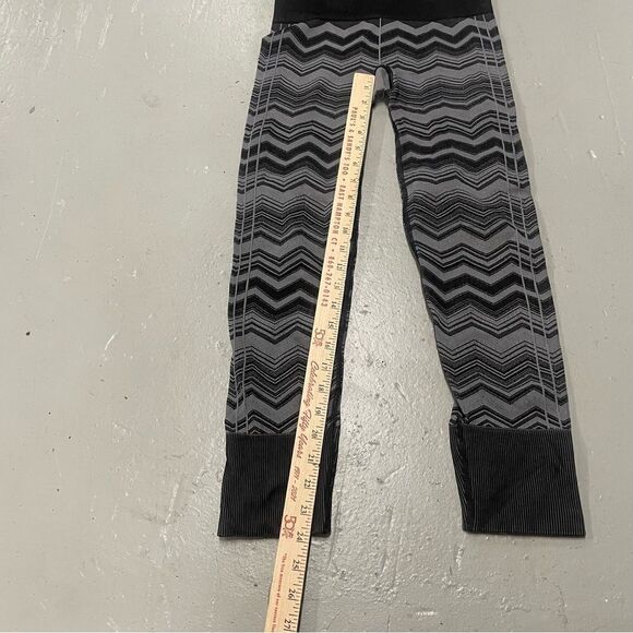 Lululemon Ebb To Street Pants Yoga Leggings Chevron Heathered Black Gray Size 4 - Picture 4 of 5